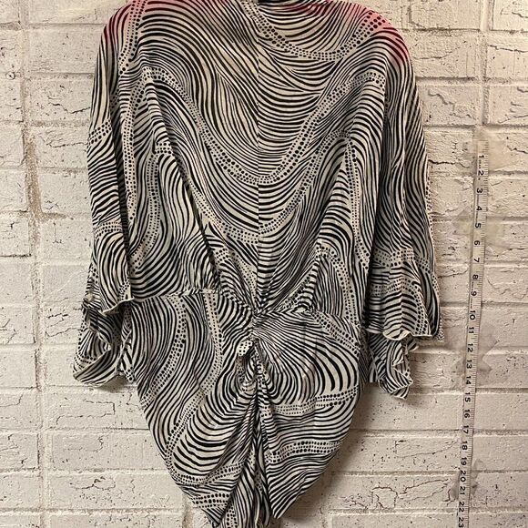 Newport News Animal Print Ruched Blouse Large - Picture 8 of 9